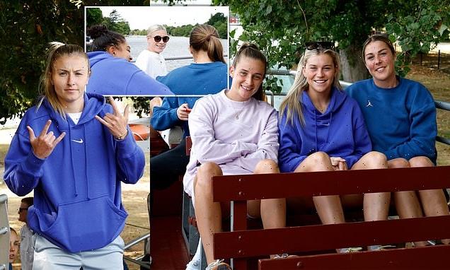 England&apos;s Lionesses take boat trip on the Thames ahead of Euros final