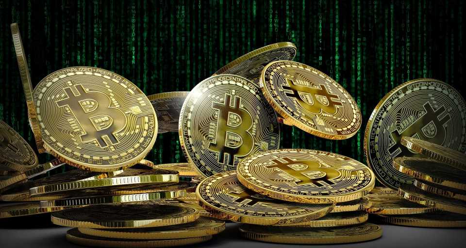Experts Predict Falling Bitcoin Price
