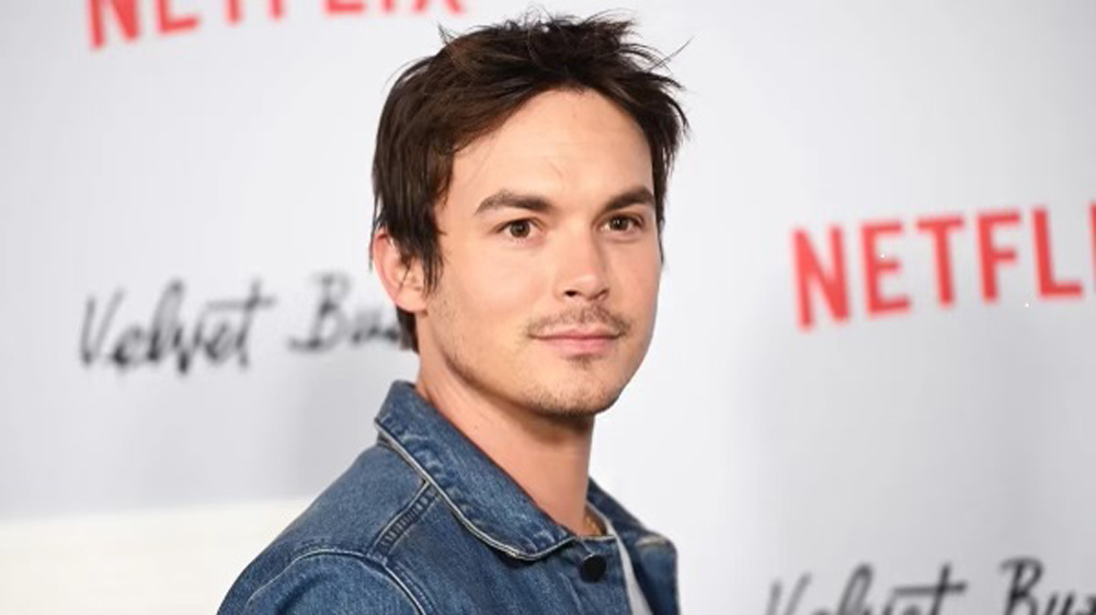 ‘Roswell, New Mexico’ & ‘Pretty Little Liars’ Star Tyler Blackburn Signs With APA