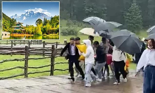 Groom killed by lightning strike while posing for wedding photos