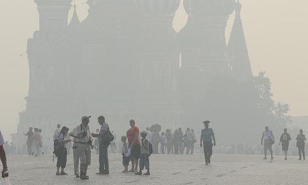 Smog blankets Moscow as smoke blows in from huge wildfires nearby