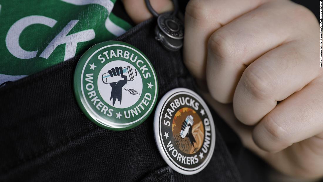 Starbucks employees at New York store vote to unionize (2021)