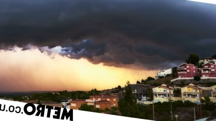 Tourists in Spain warned of rare 'tropical hurricanes' Tourists in Spain warned of rare 'tropical hurricanes'