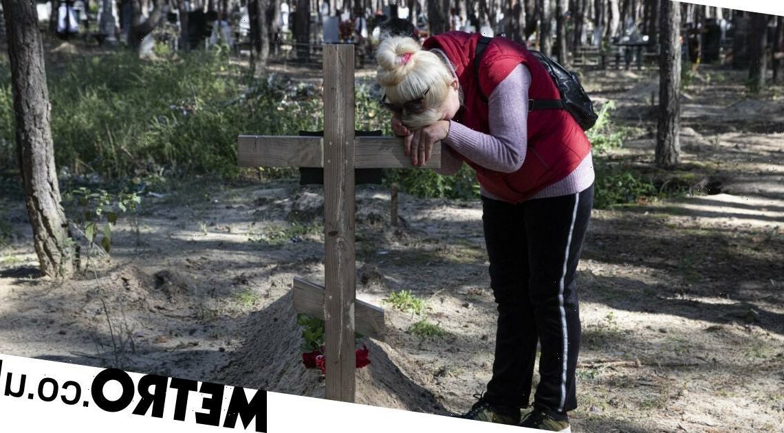 Widow finds husband's makeshift grave after returning to liberated Ukraine city