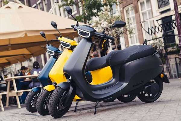E-scooter race: TVS, Bajaj all charged up, notch up 10K registrations
