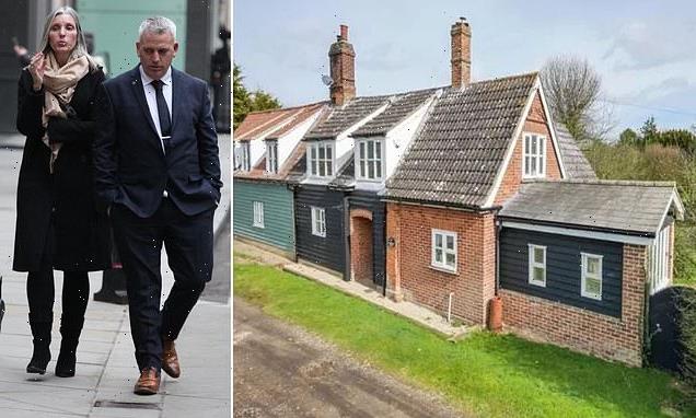 Neighbours row over six-foot fence that &apos;boxes in £600K home&apos;