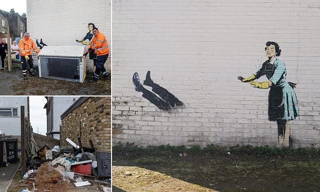 Council RETURNS Banksy's new Valentine's Day artwork Council RETURNS Banksy's new Valentine's Day artwork