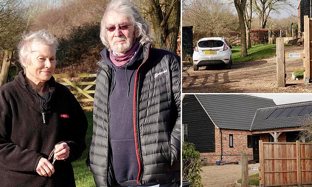 Couple lose battle to stop people using &apos;lost&apos; footpath on property