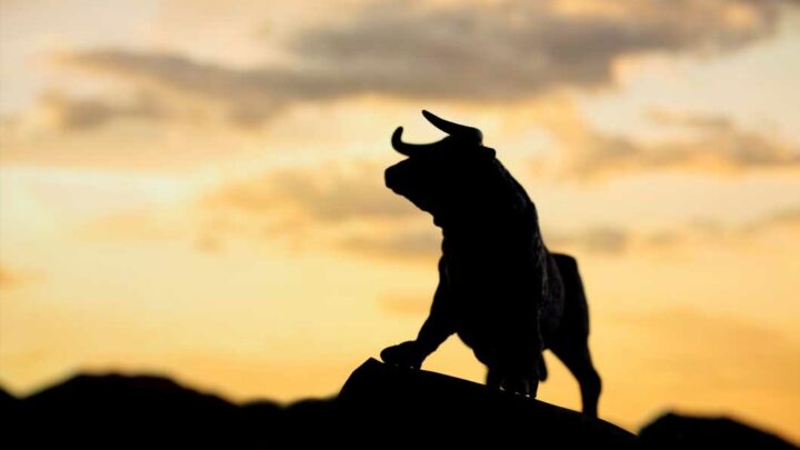 AVAX Tallies 23% In Past Week, Buyers Accumulate For Breakout