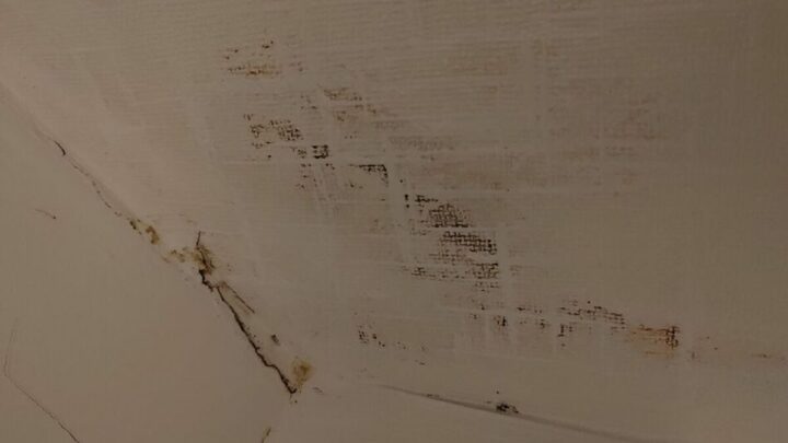 Fair returns for holidaymakers who fled dirty damp rental cottage