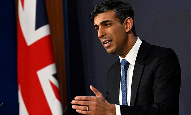 Top Tories urge Rishi Sunak to slash migration by two-thirds